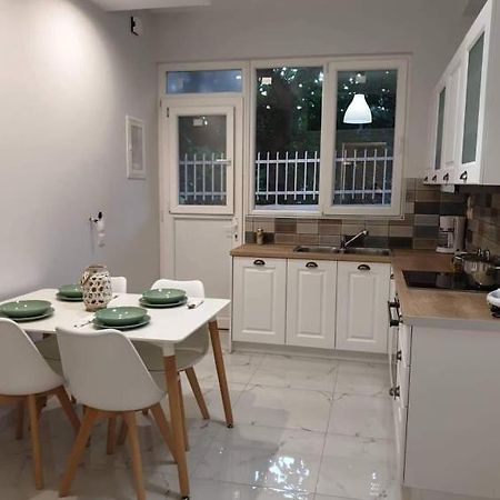 Eytyhias Yard Apartments In Poros Poros Town Esterno foto