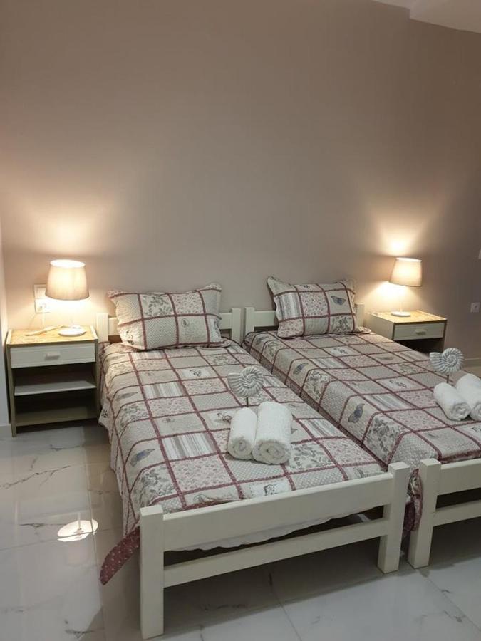 Eytyhias Yard Apartments In Poros Poros Town Esterno foto