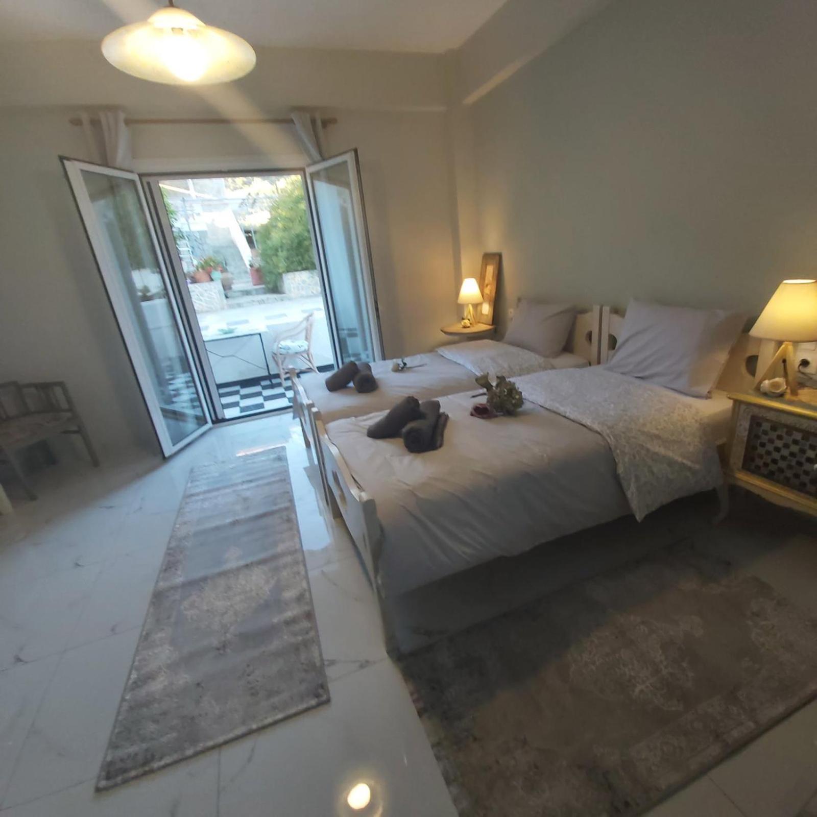 Eytyhias Yard Apartments In Poros Poros Town Esterno foto