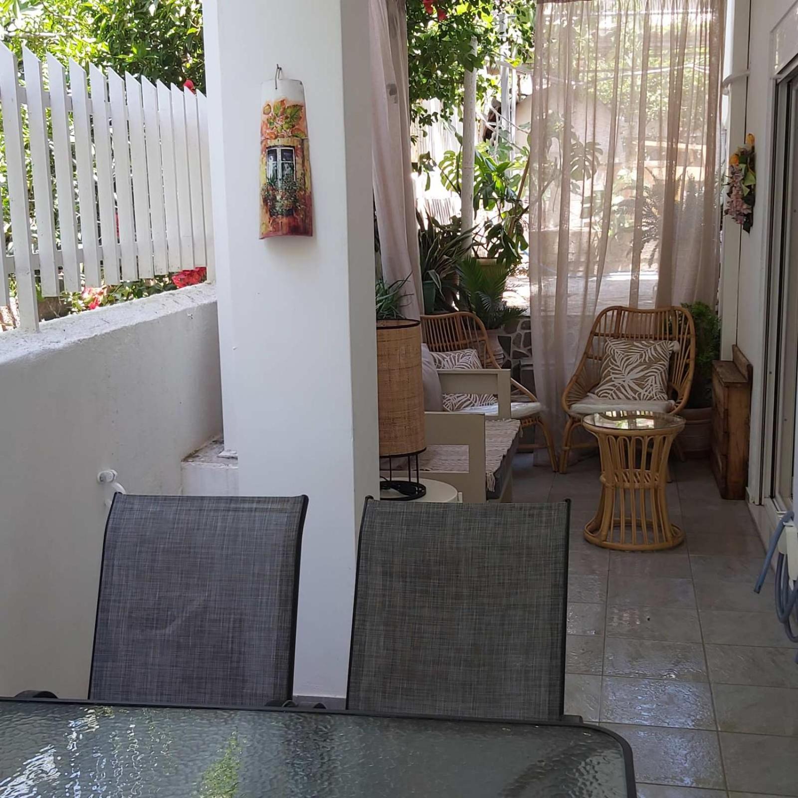 Eytyhias Yard Apartments In Poros Poros Town Esterno foto